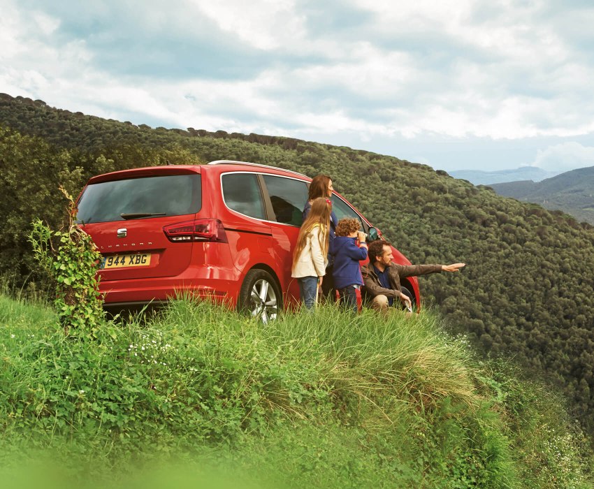SEAT Alhambra - Children being shown the distance