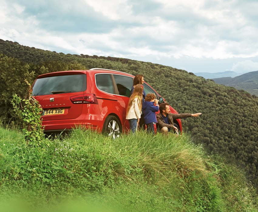 SEAT Alhambra - Red alhambra parked