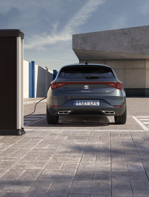SEAT Leon 2020 e-HYBRID rear view