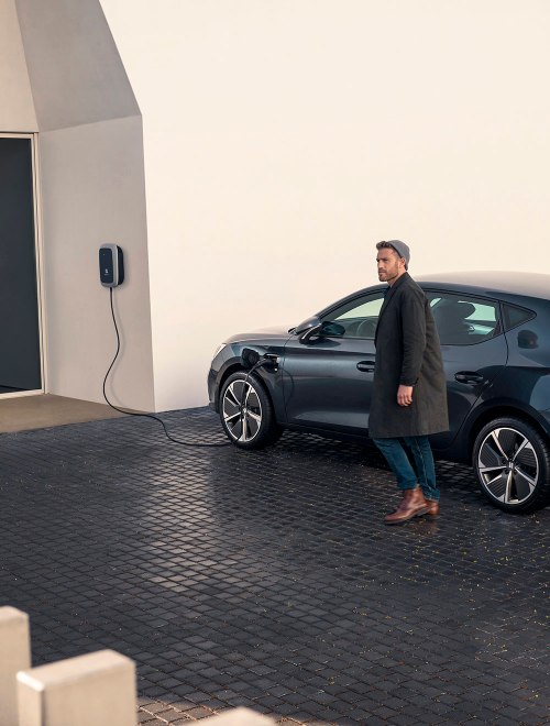 New SEAT Leon Estate PHEV front