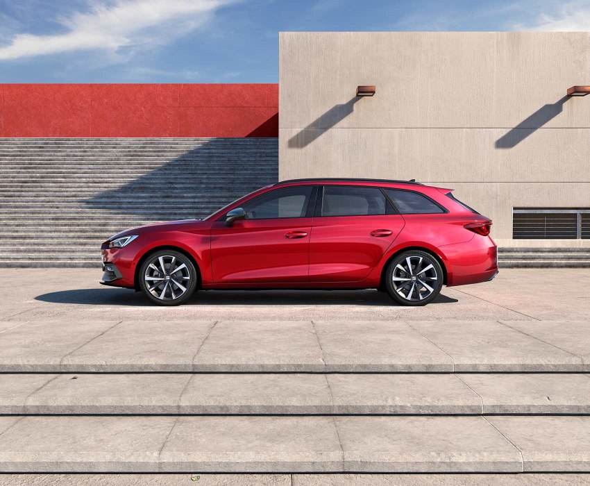 New SEAT Leon Sportstourer side profile