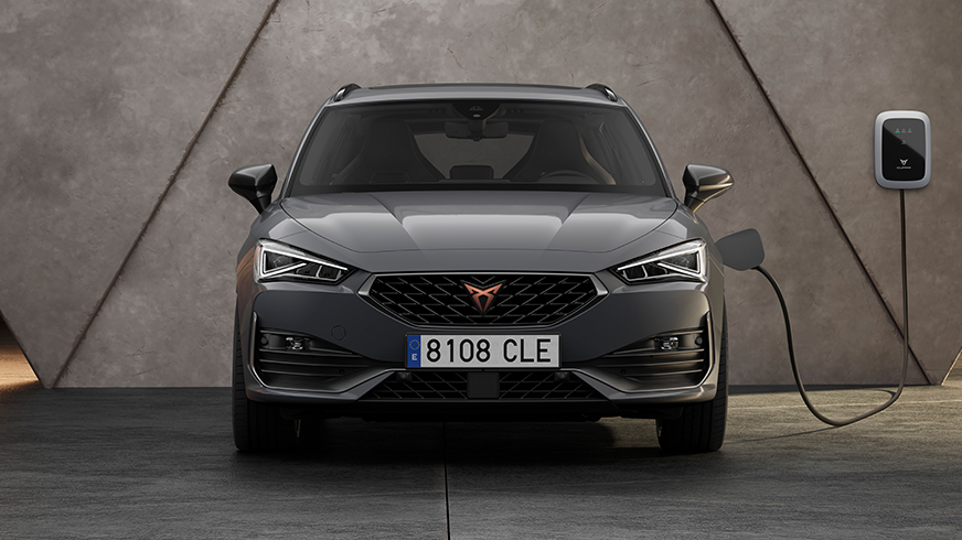 new CUPRA Leon Sportstourer e-HYBRID Family Sports Car in graphene grey front view charging