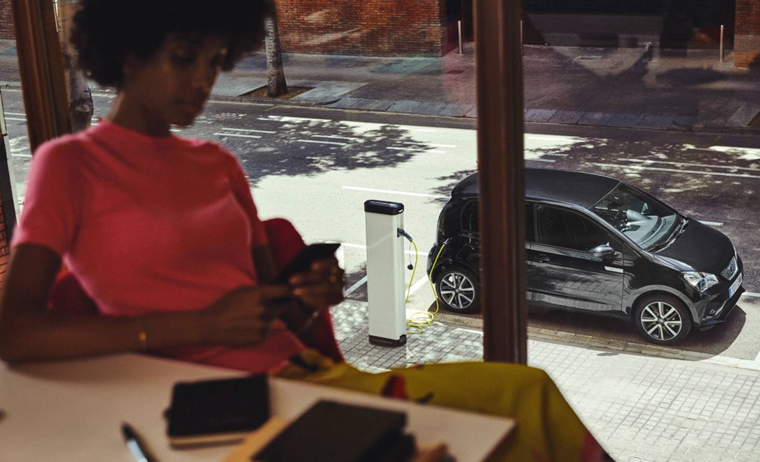 SEAT Mii Electric - View of car outside window
