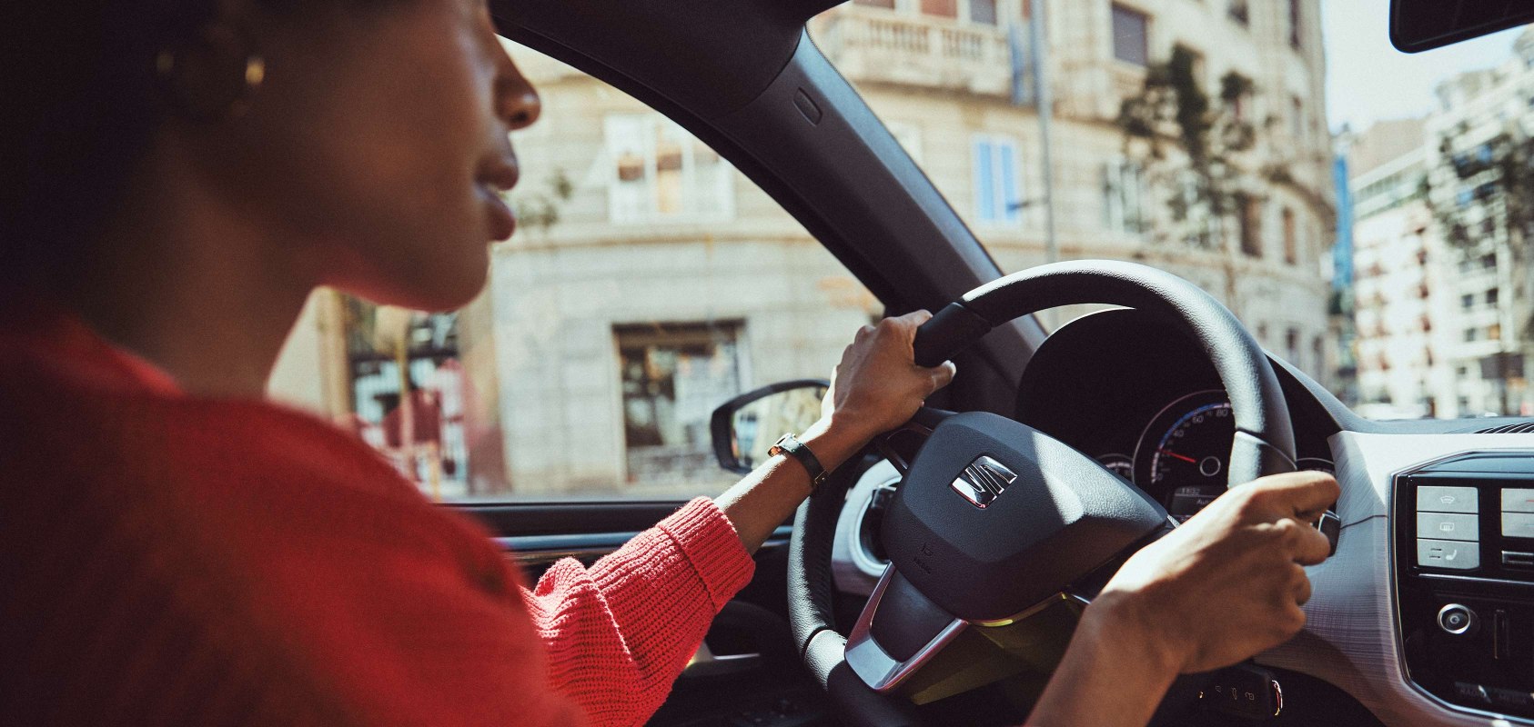 SEAT Mii Electric - Women driving
